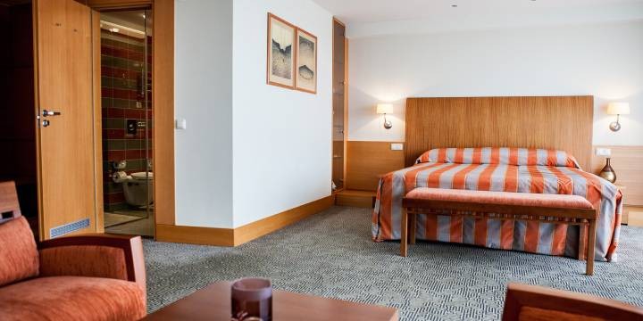 SPA atpūta ar brokastīm un izklaidēm 4 pers. ĢIMENEI no 220€ - GribuAtpusties.lv SPA atpūta ar brokastīm un izklaidēm 4 pers. ĢIMENEI no 220€ - GribuAtpusties.lv