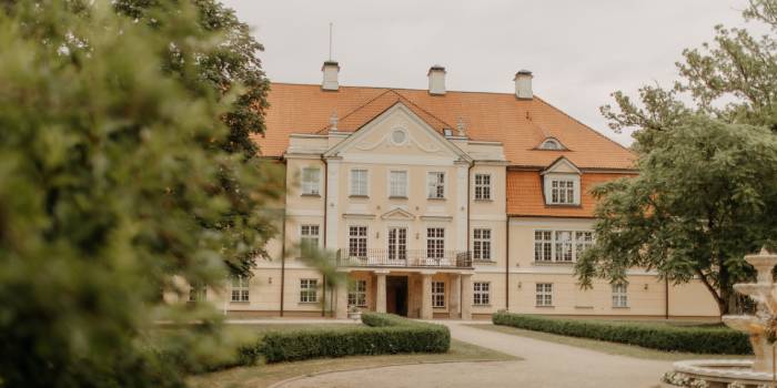 Mālpils muiža - Viesnīcas Siguldā