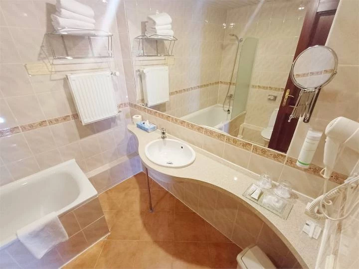 ĪPAŠAIS — 1 vai 2 naktis ar atpūtu JAUNAJĀ Dzintari SPA no 166€ - GribuAtpusties.lv